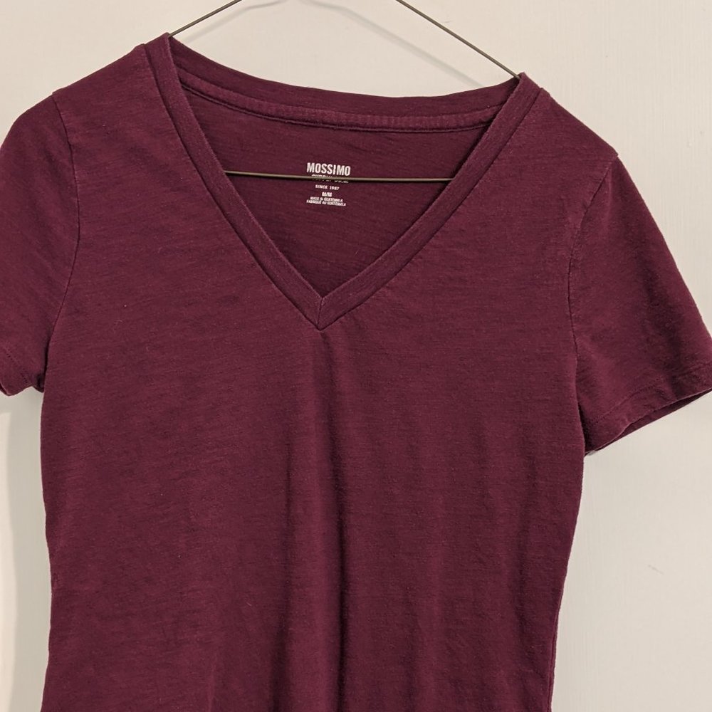 Comfy and Soft V-Neck T-Shirt | Mossimo | Size M